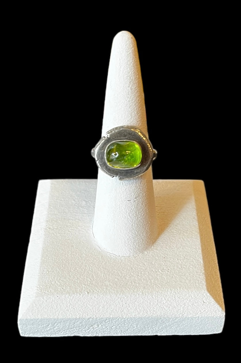Obscuro Jewelry Peridot and Silver Ring