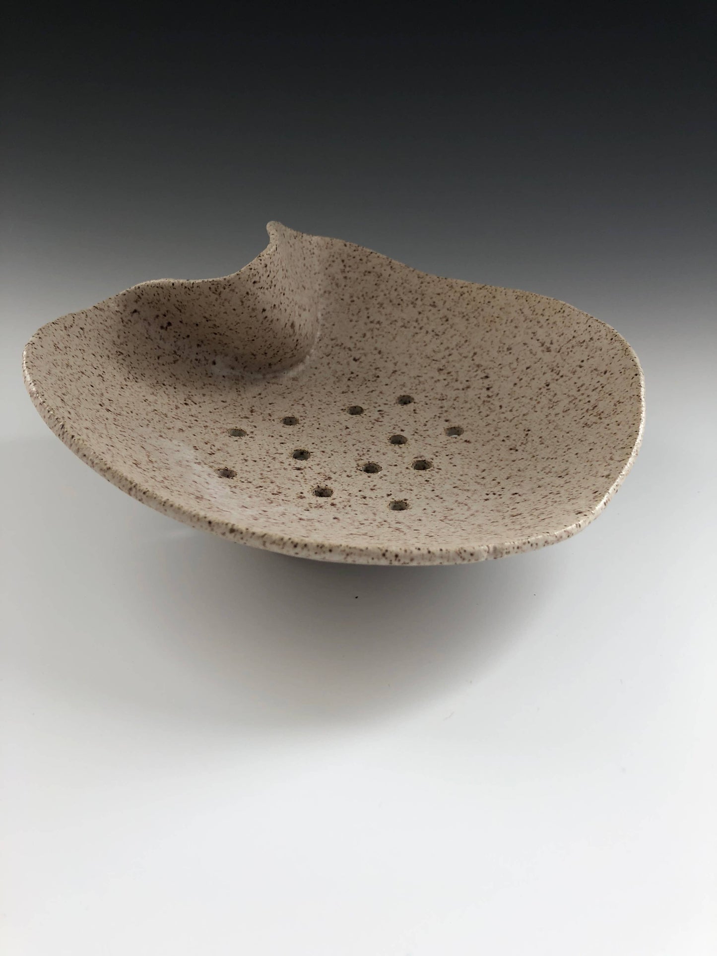 Hand-Crafted Berry Bowl in Jade or Cream