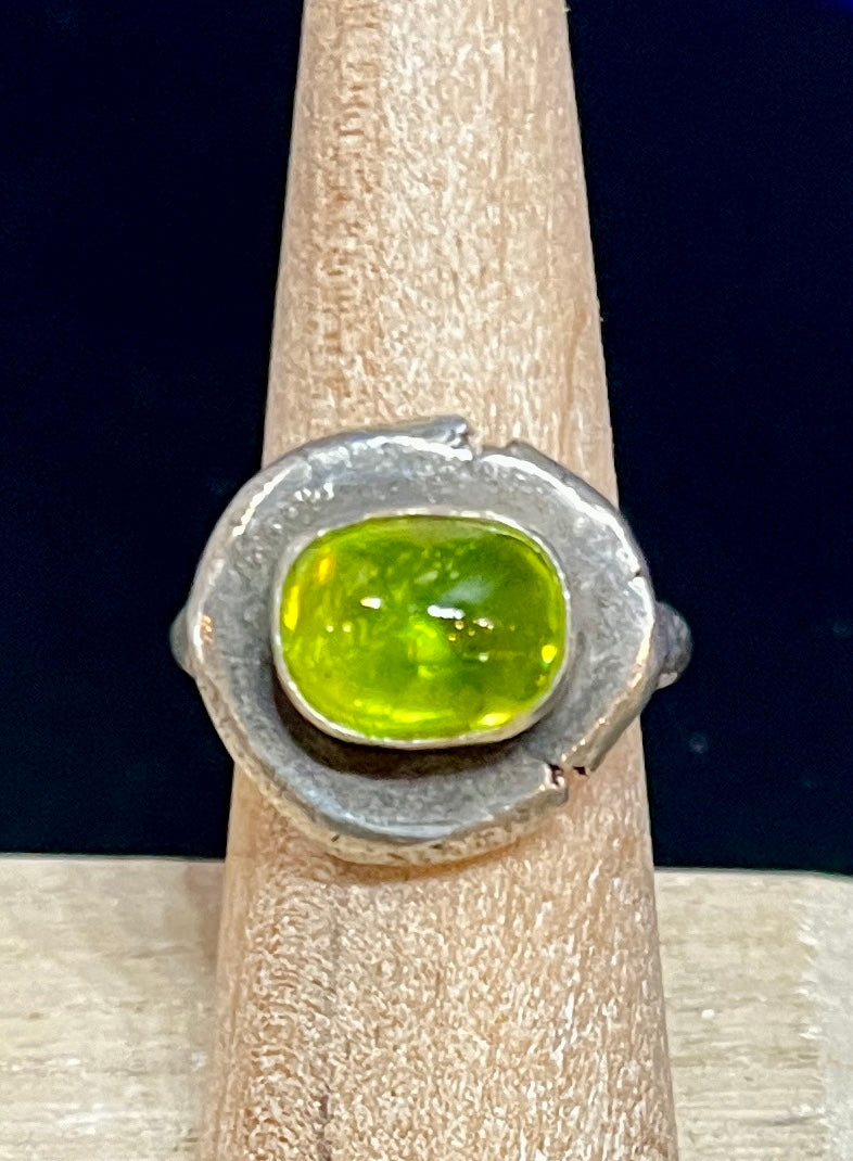 Obscuro Jewelry Peridot and Silver Ring